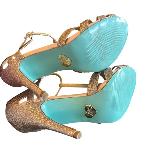 Blue by Betsey Johnson Sparkling Glitter Gold Heels 6.5 Women - Picture 5 of 6